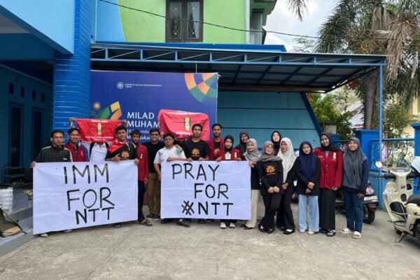 Lelah Menjadi Lillah: IMM Tuban Turun ke Jalan Galang Dana untuk Korban Bencana NTT